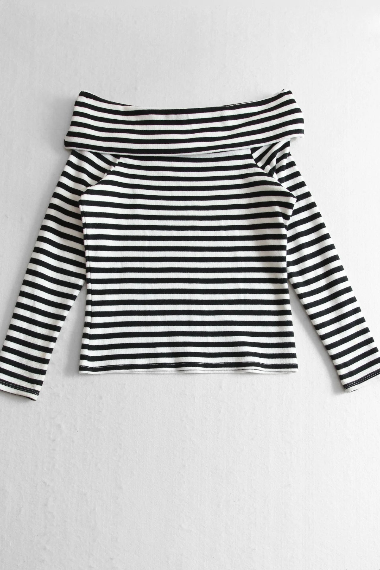 Y2K Off-shoulder Long Sleeve Top (M)