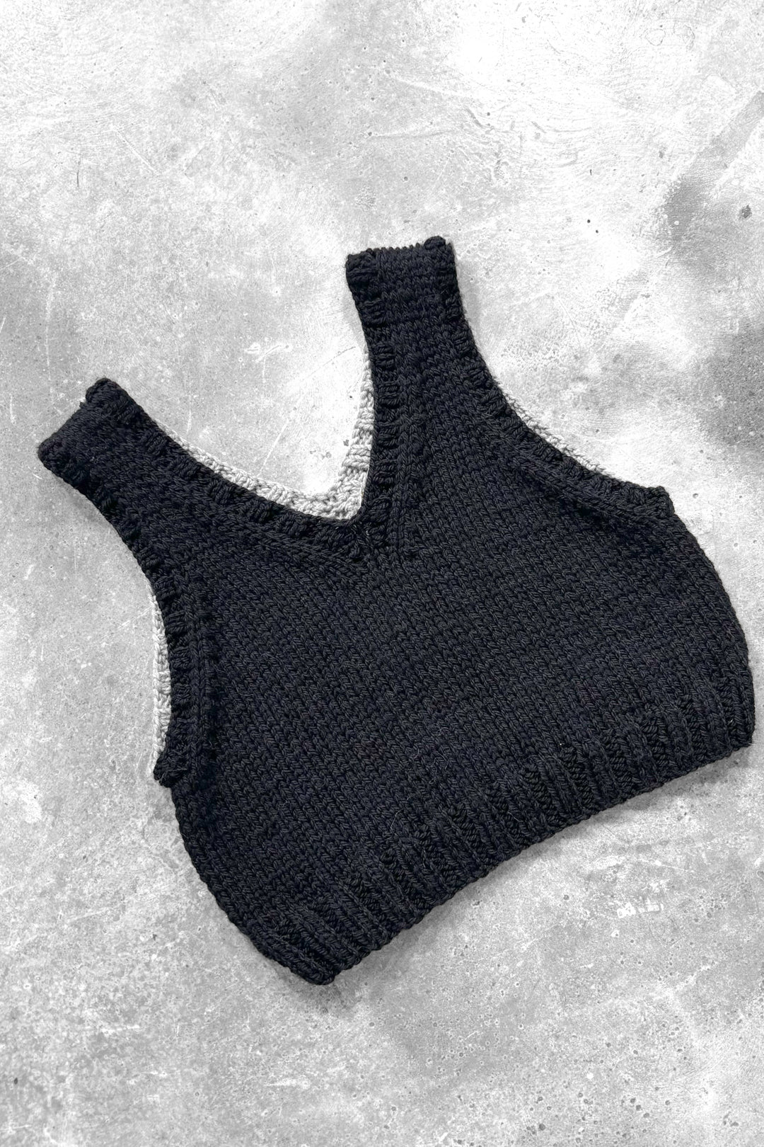 Two-Tone Knit Vest Black/Grey