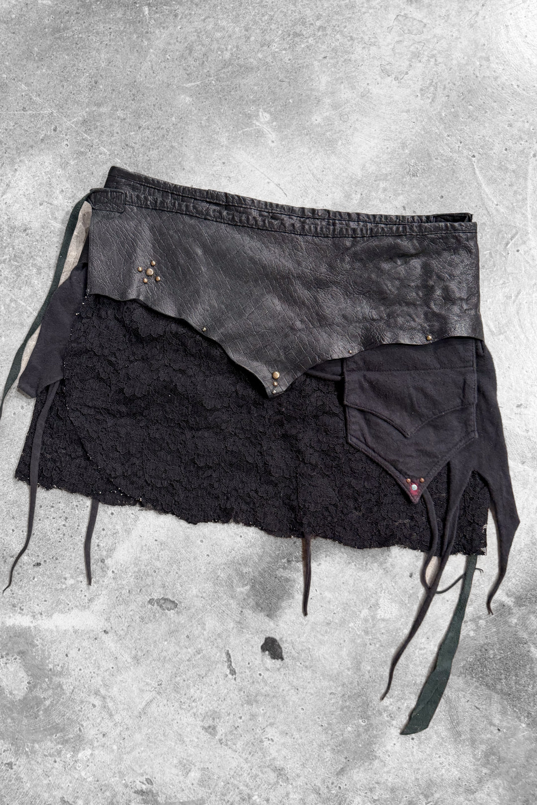 00s Leather and Lace Wrap Skirt Skirt (XS-S)