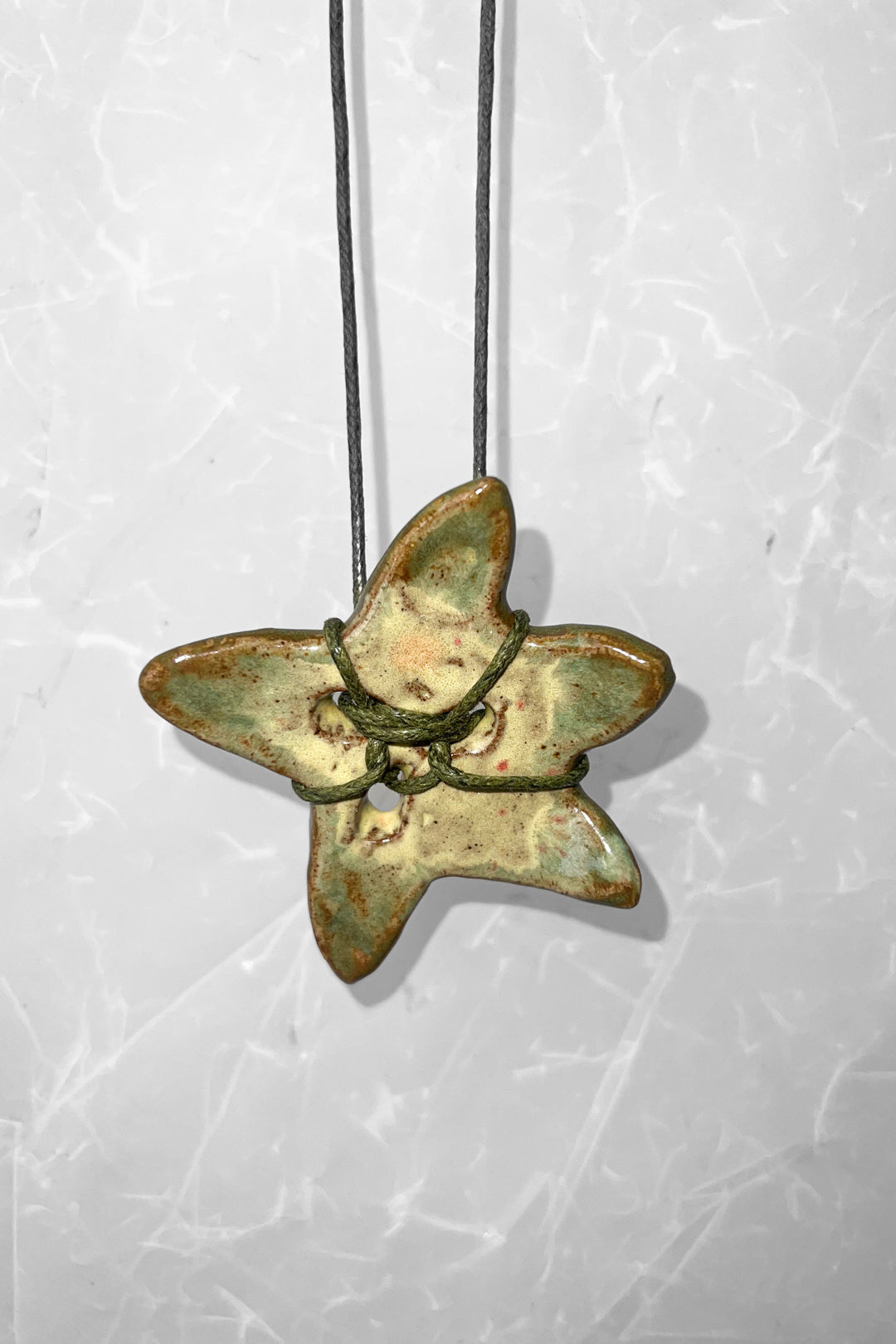 Rounded Star Ceramic Necklace - Green String