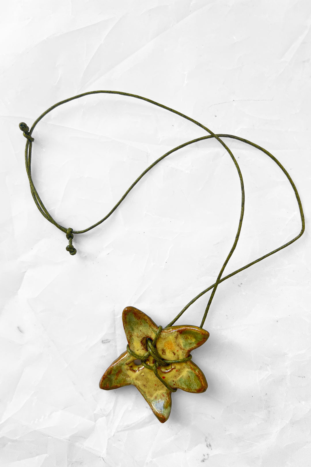 Rounded Star Ceramic Necklace - Green String