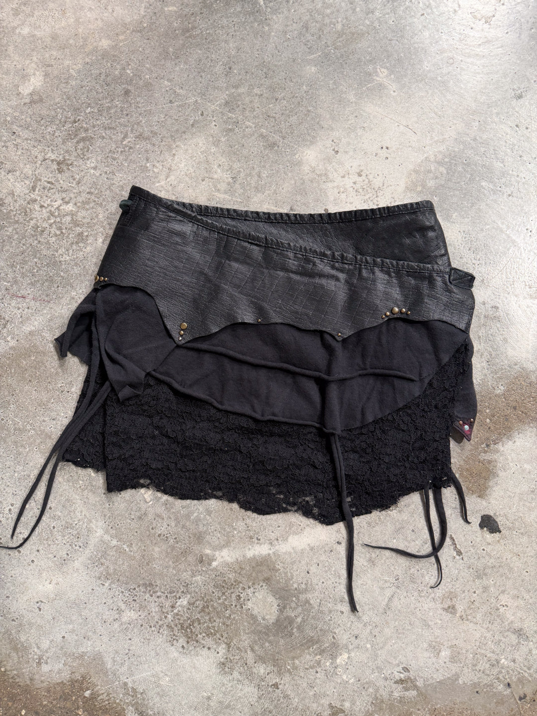 00s Leather and Lace Wrap Skirt Skirt (XS-S)